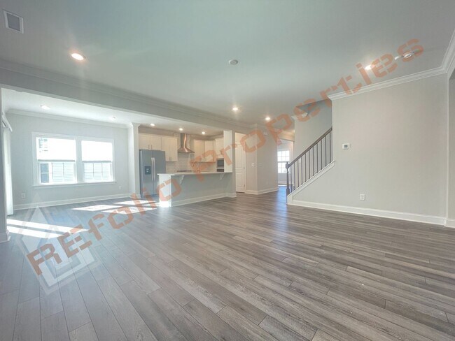 Building Photo - Beautiful 5 Bedroom 2-Car Garage Home with...