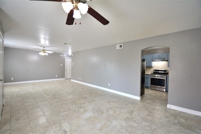 Building Photo - 8904 Ledge St