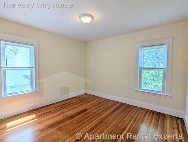 Building Photo - 8-10 Lowell Cir Unit #2