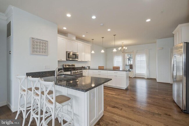 Building Photo - 610 Marina Landing Ln