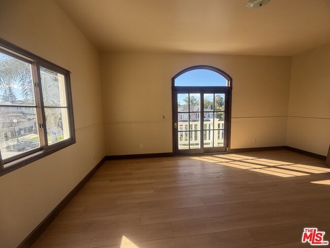 Building Photo - 5867 W 75th St