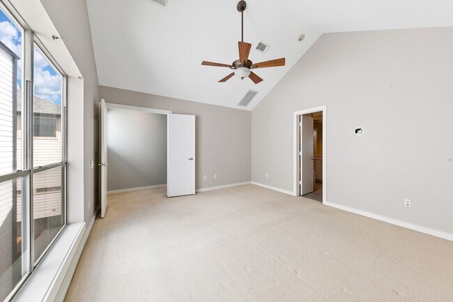 Building Photo - 2614 Chenevert St