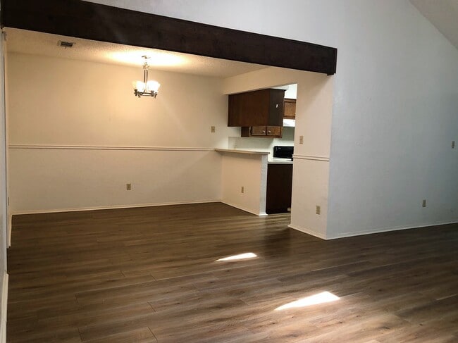 Building Photo - 6503 Hart Ln