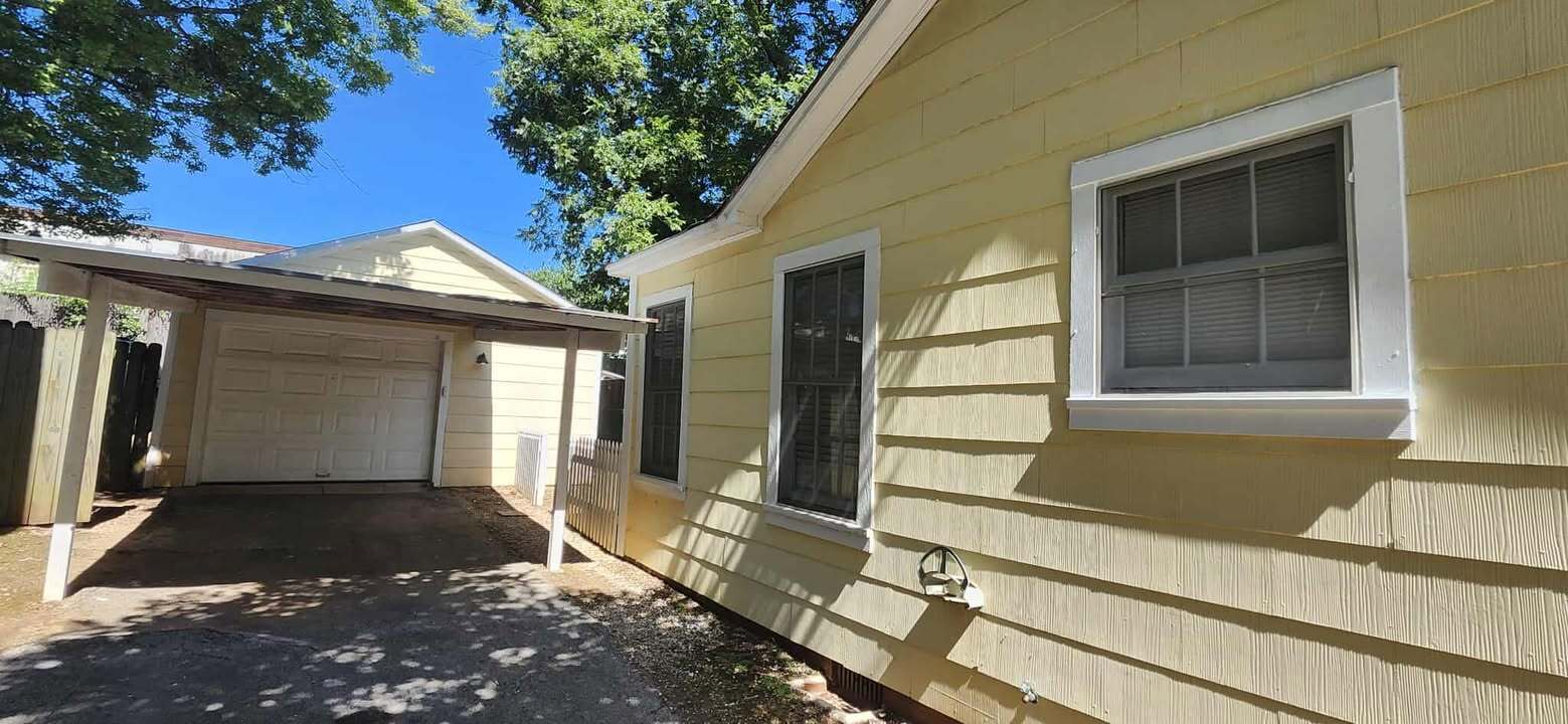 Building Photo - 409 Sunny Ln