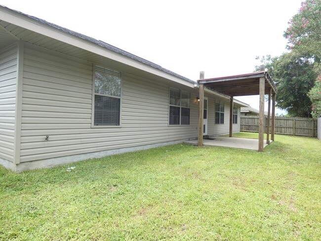 Building Photo - 4-Bedroom All Brick Home - Gulf Breeze