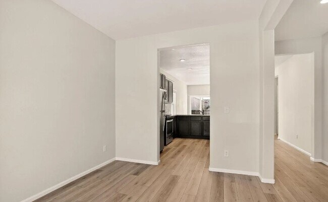 Building Photo - 308 Bowles St