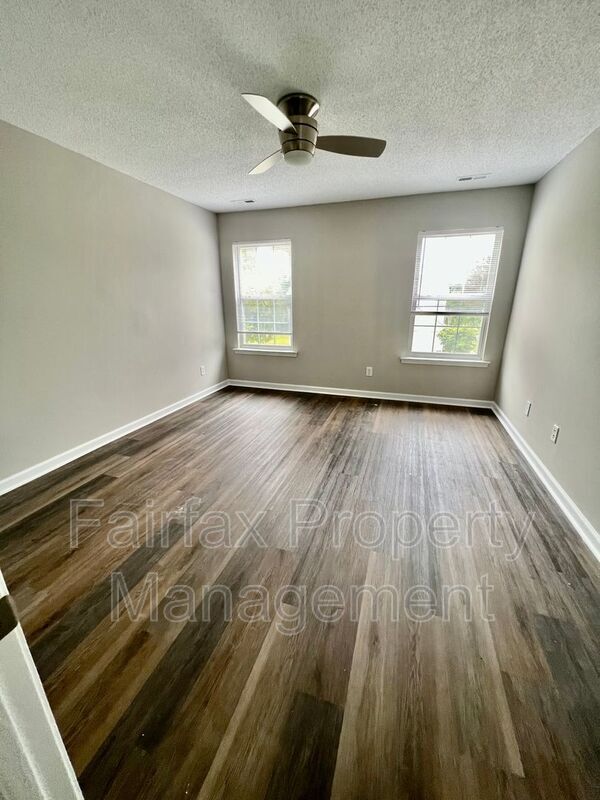 Building Photo - 201 Ridge Lake Dr