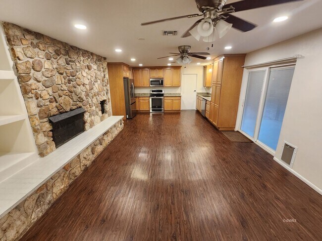 Building Photo - 830 W Stirrup Dr