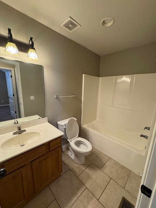Building Photo - Gorgeous 3 Bedroom, 2 Bathroom Home in Nixa!