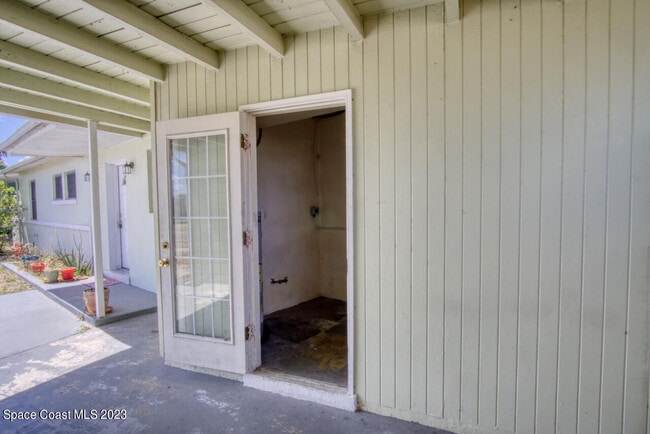 Building Photo - 1010 Bianca Dr NE