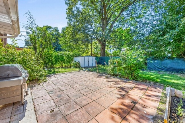 Building Photo - 86-14 Francis Lewis Blvd