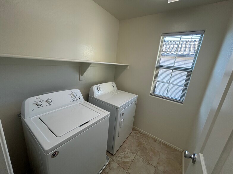 Building Photo - 2964 S Washington St