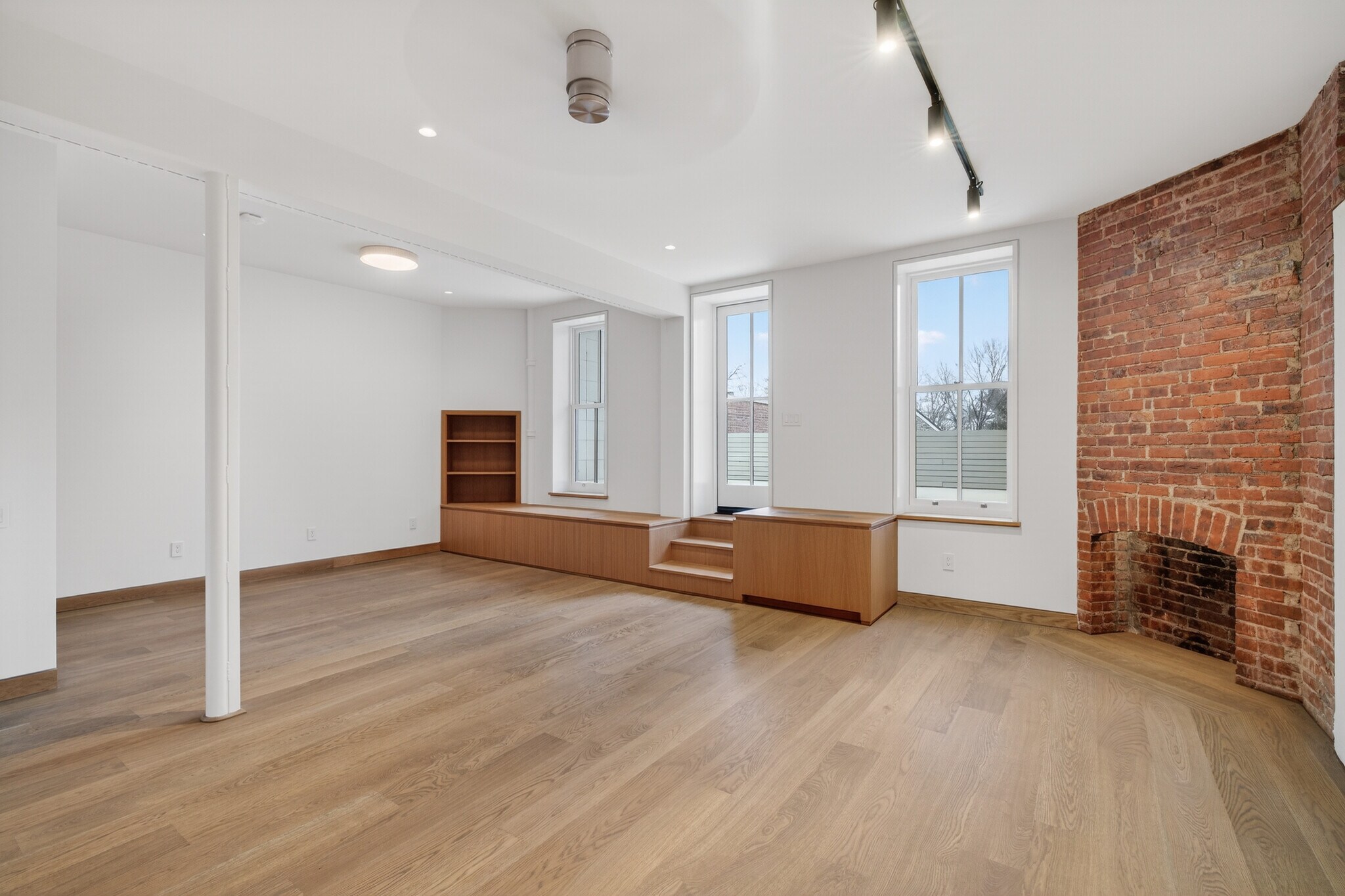 Building Photo - 316 Wall St