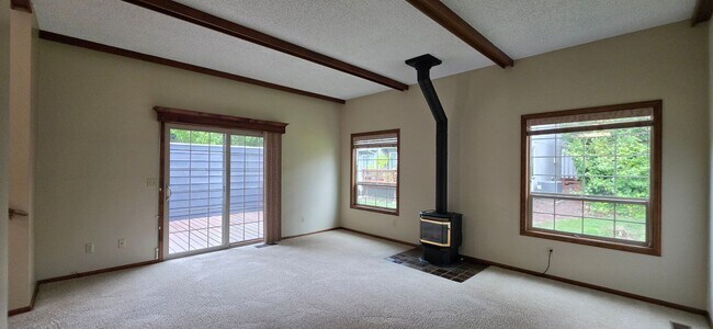 Building Photo - 1110 NW Springwood Ln