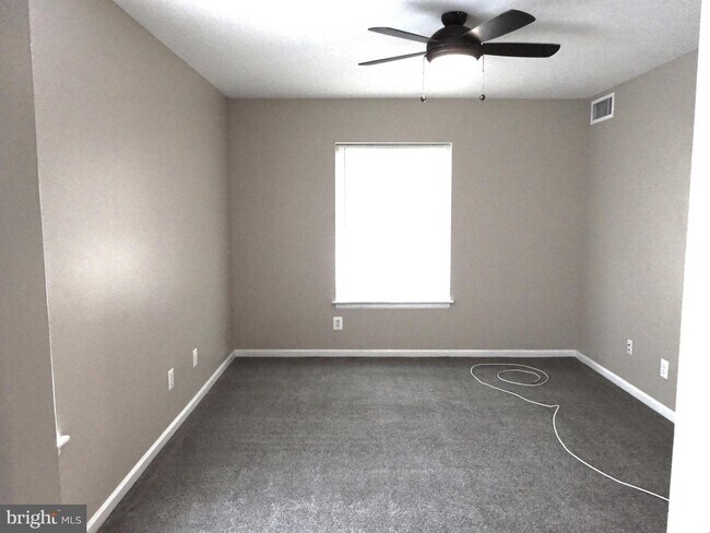 Building Photo - 5801 Cove Landing Rd