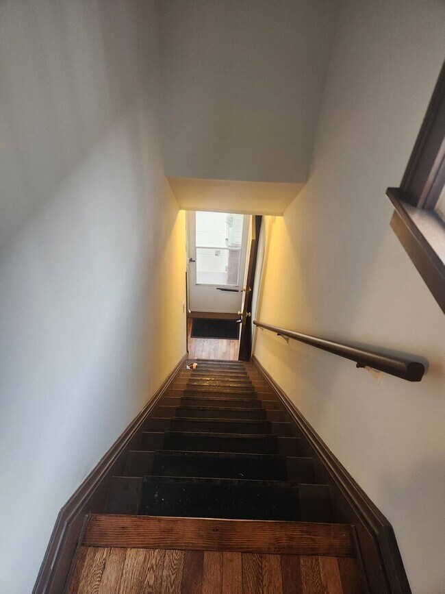 Building Photo - 2033 Robin St