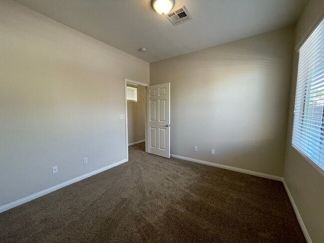 Building Photo - Beautiful Single Story Home in Gated Commu...