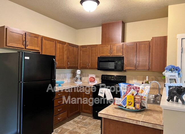 Building Photo - 519 Catron St N