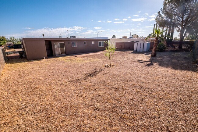 Building Photo - Charming Property Features 3 Bedrooms, 2 Baths, Central A/C!!