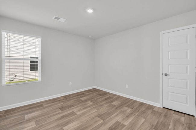 Building Photo - ***MOVE-IN SPECIAL*** $500 OFF OF YOUR FIR...