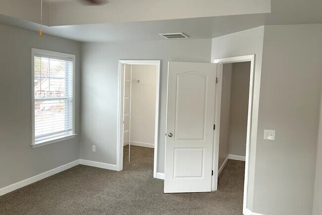 Building Photo - 271 Water Mill Rd