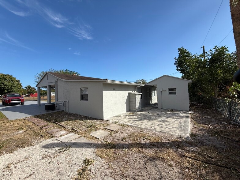 Building Photo - 1539 Magnolia Dr