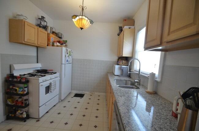 Building Photo - 1047 Harrison Ave