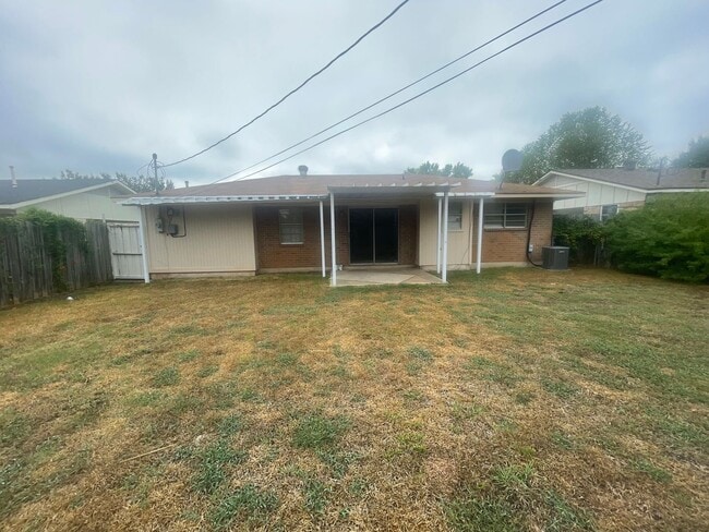 Building Photo - Don’t Miss Out! Move in Ready!