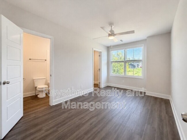 Building Photo - 1204 Woodland Vly Ln