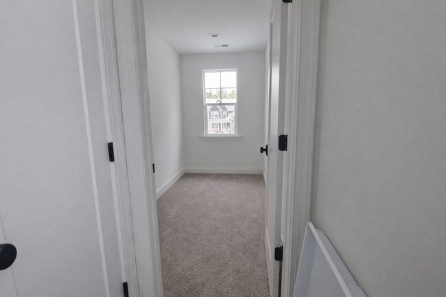 Building Photo - Beautiful 3BR 2.5BA Home in Statesville • 2 Car Garagge Tours