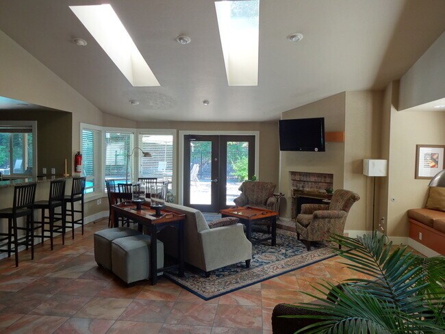 Building Photo - Gold Pointe condo!  2 Bed, 2 Bath Condo w/2 parking spaces, MOVE IN SPECIAL - Available NOW!