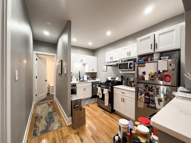 Building Photo - 441 W Melrose St