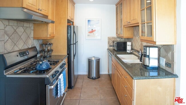 Building Photo - 2101 Ocean Ave