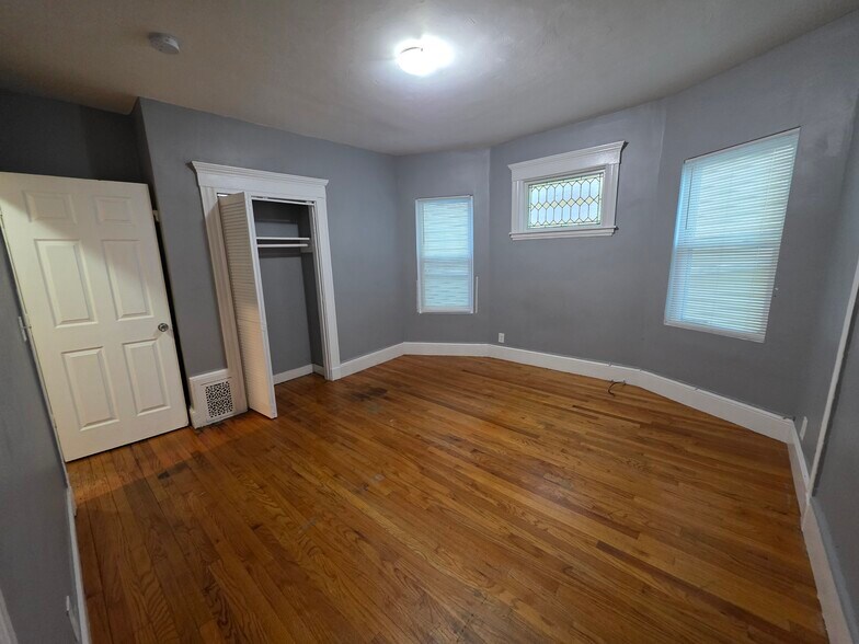 Building Photo - 10 Fox St