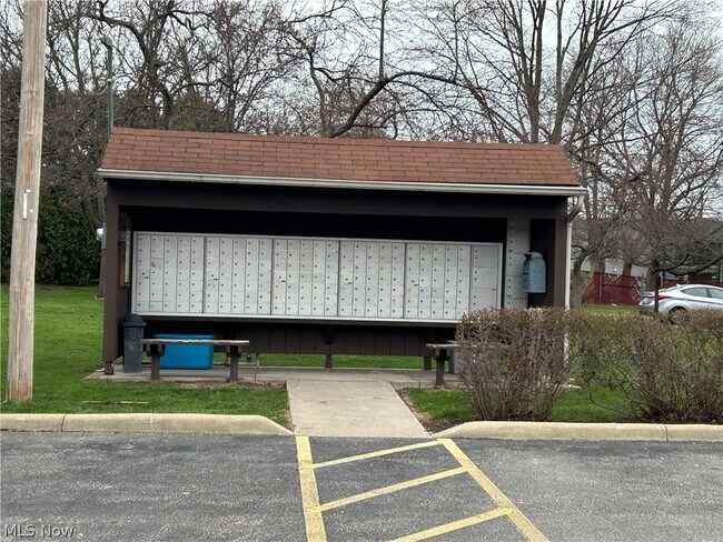 Building Photo - 23875 David Dr