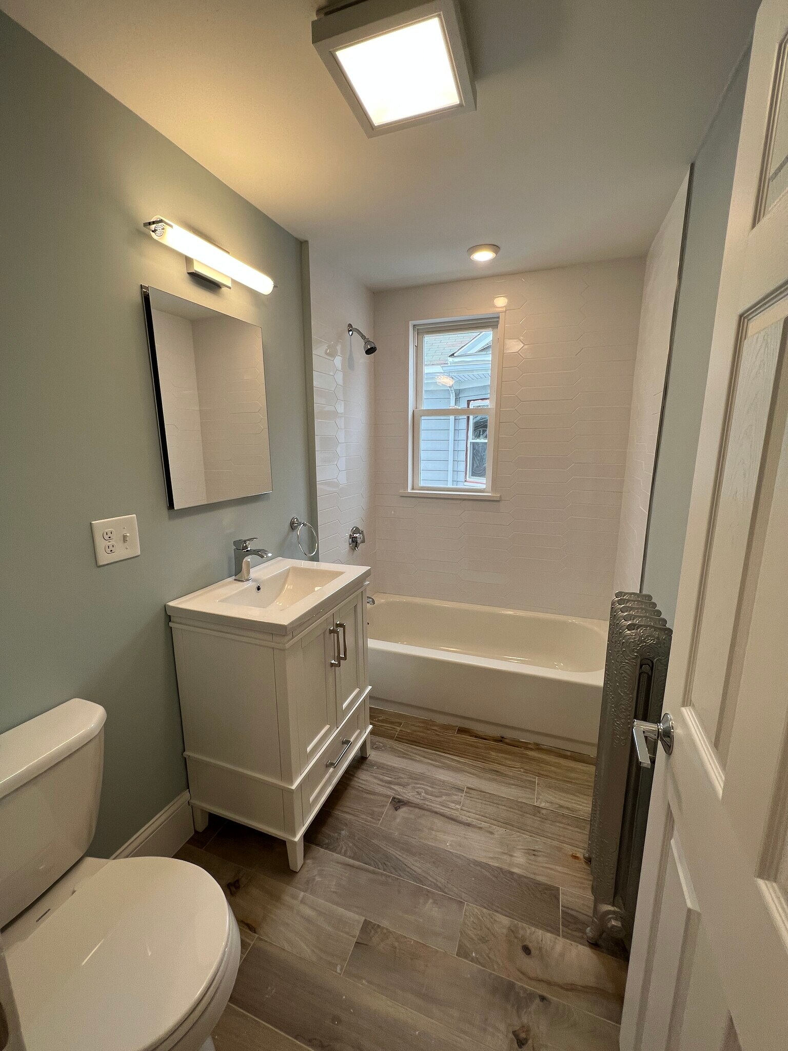 Building Photo - 12 Burnham St