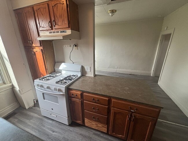 Building Photo - Updated flooring, finished basement, and great outdoor space in a walkable Swissvale location