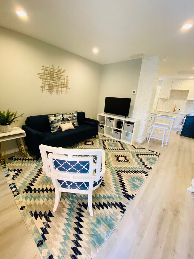 Building Photo - 512 Elsmere St