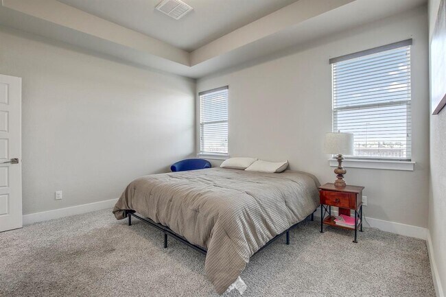 Building Photo - 501 Peace Dr