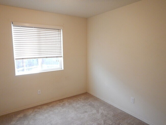 Building Photo - 3 Bedroom, 2 Bathroom North of Prineville - Fenced Back Yard - Available soon!