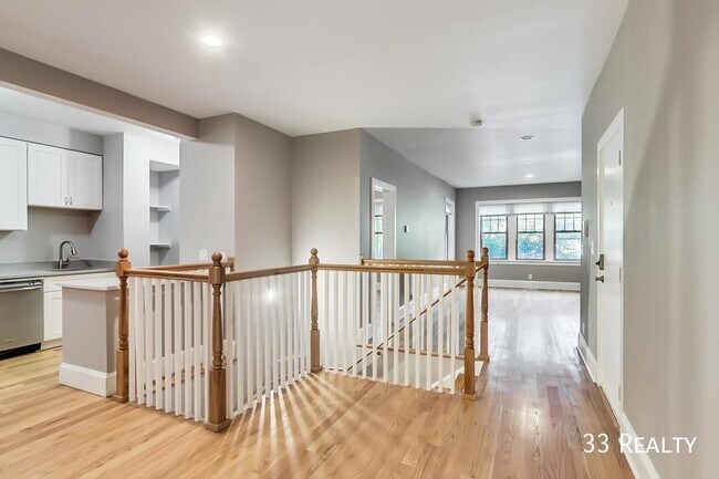 Building Photo - 936 Pleasant St