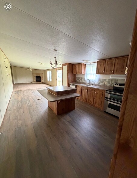 Building Photo - 121 Pecan Grove Ln