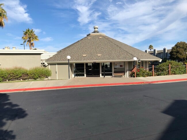 Building Photo - 818 Juno Ln