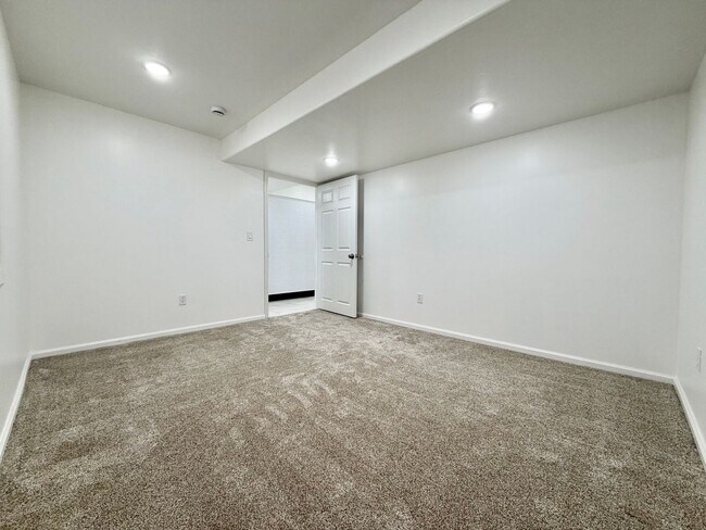 Building Photo - 1336 S 1400 E