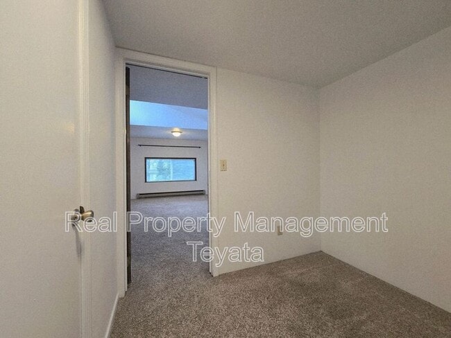 Building Photo - 2475 Yew Street Rd