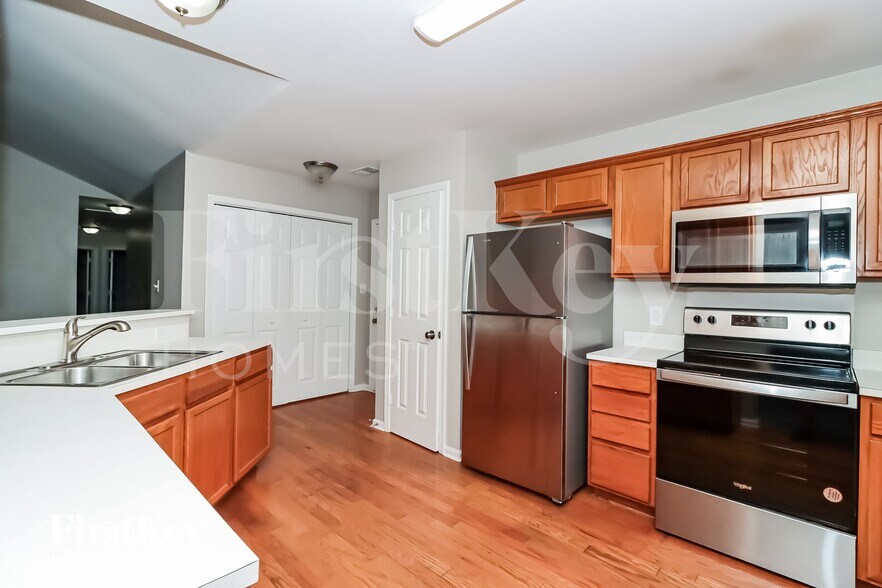Building Photo - 312 Edgemore Ct