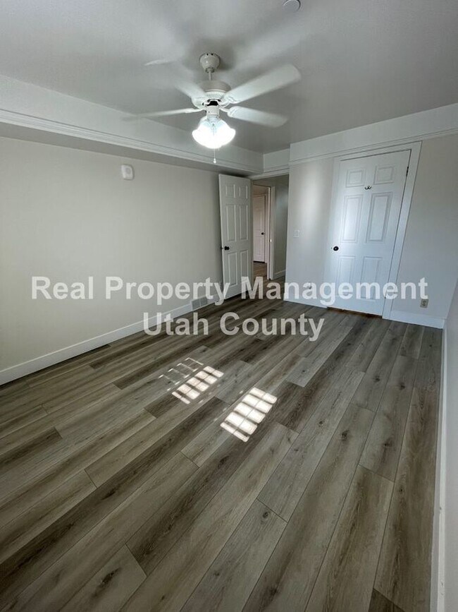 Building Photo - 2244 N Canyon Rd