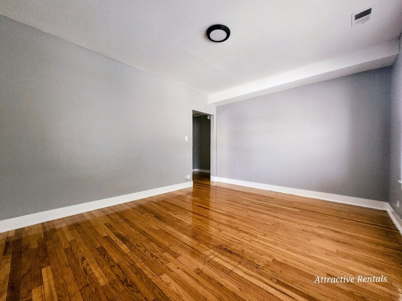 Building Photo - 1615 W 78th St