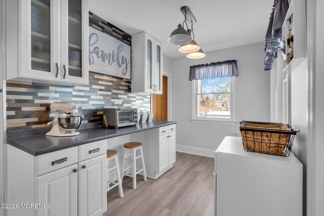 Building Photo - 242 Pennsylvania Ave