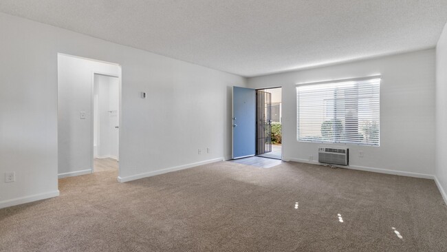 Building Photo - 2BR in El Cajon with Parking and Private Patio